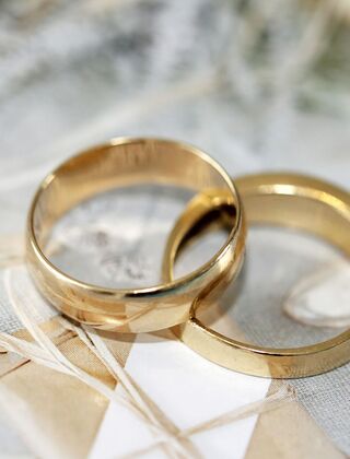 Носить нельзя избавиться: что делать с обручальным кольцом после развода
