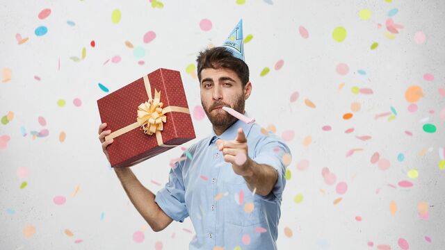 Прикольные, полезные, оригинальные: 80+ идей подарков для друга в день рождения