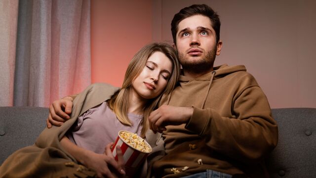 10 легких сериалов, которые стоит посмотреть этим летом