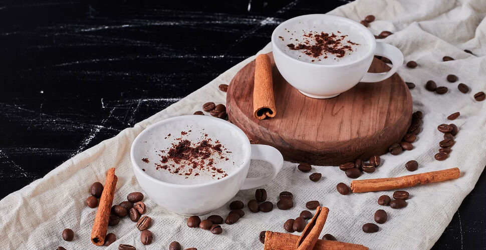 Недооцененная пряность: вкусная добавка к кофе, которая помогает снизить давление и ускорить метаболизм