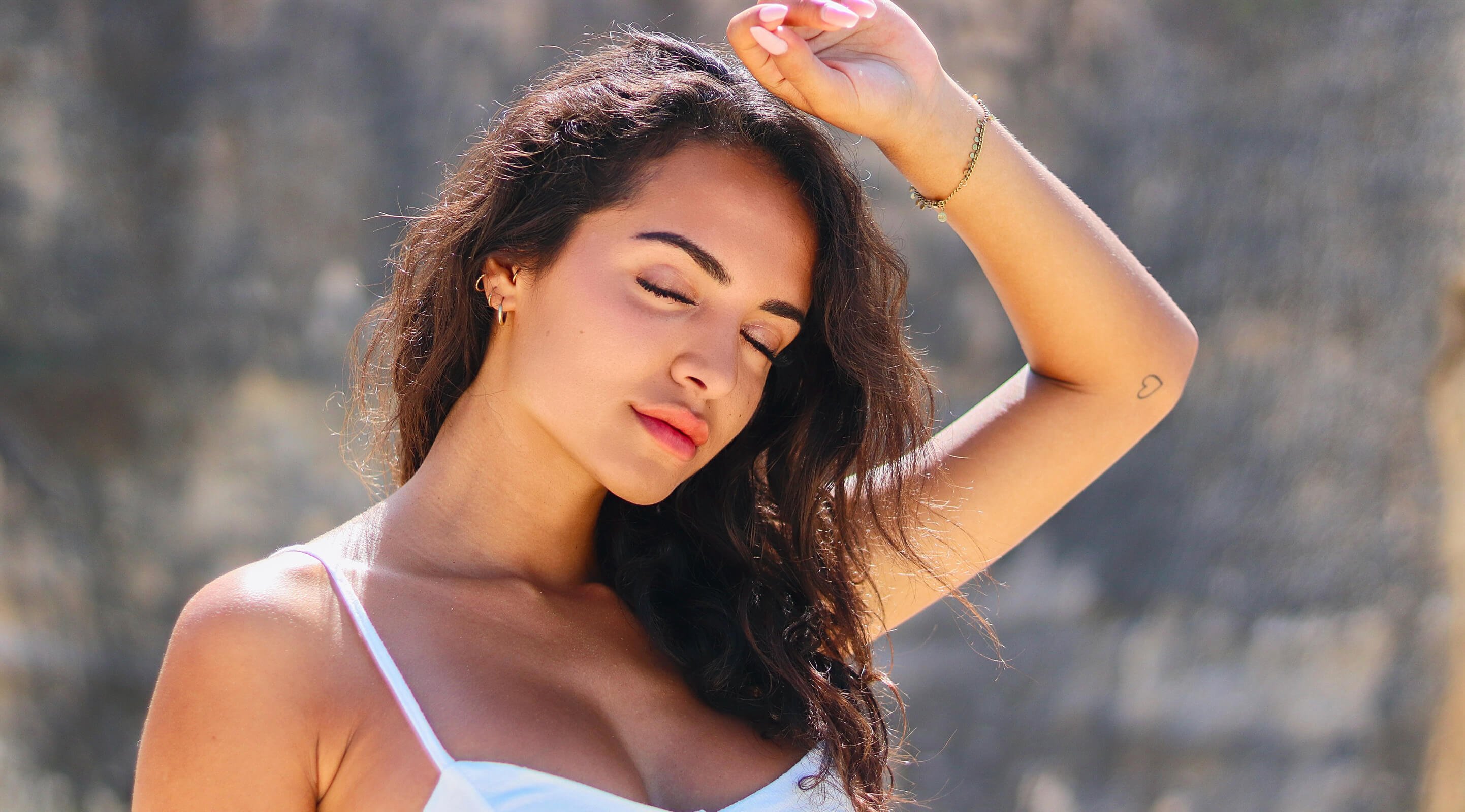 Как избавиться от сильной потливости в жару: 5 советов