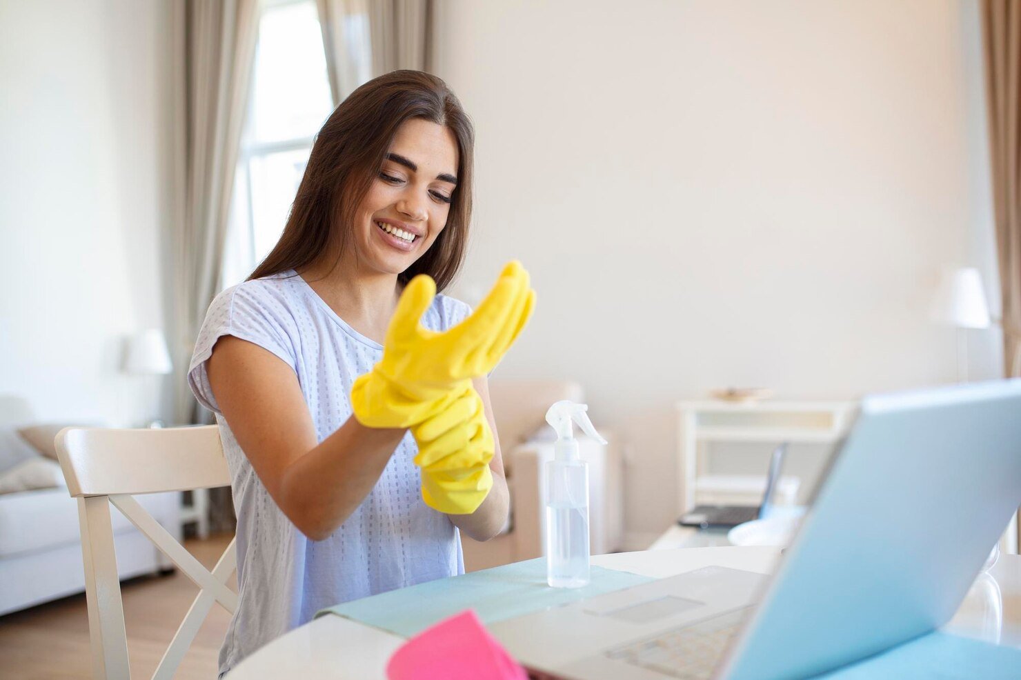 Путь домохозяйки. Домработница. Happy Cleaning Lady Rubber Gloves.