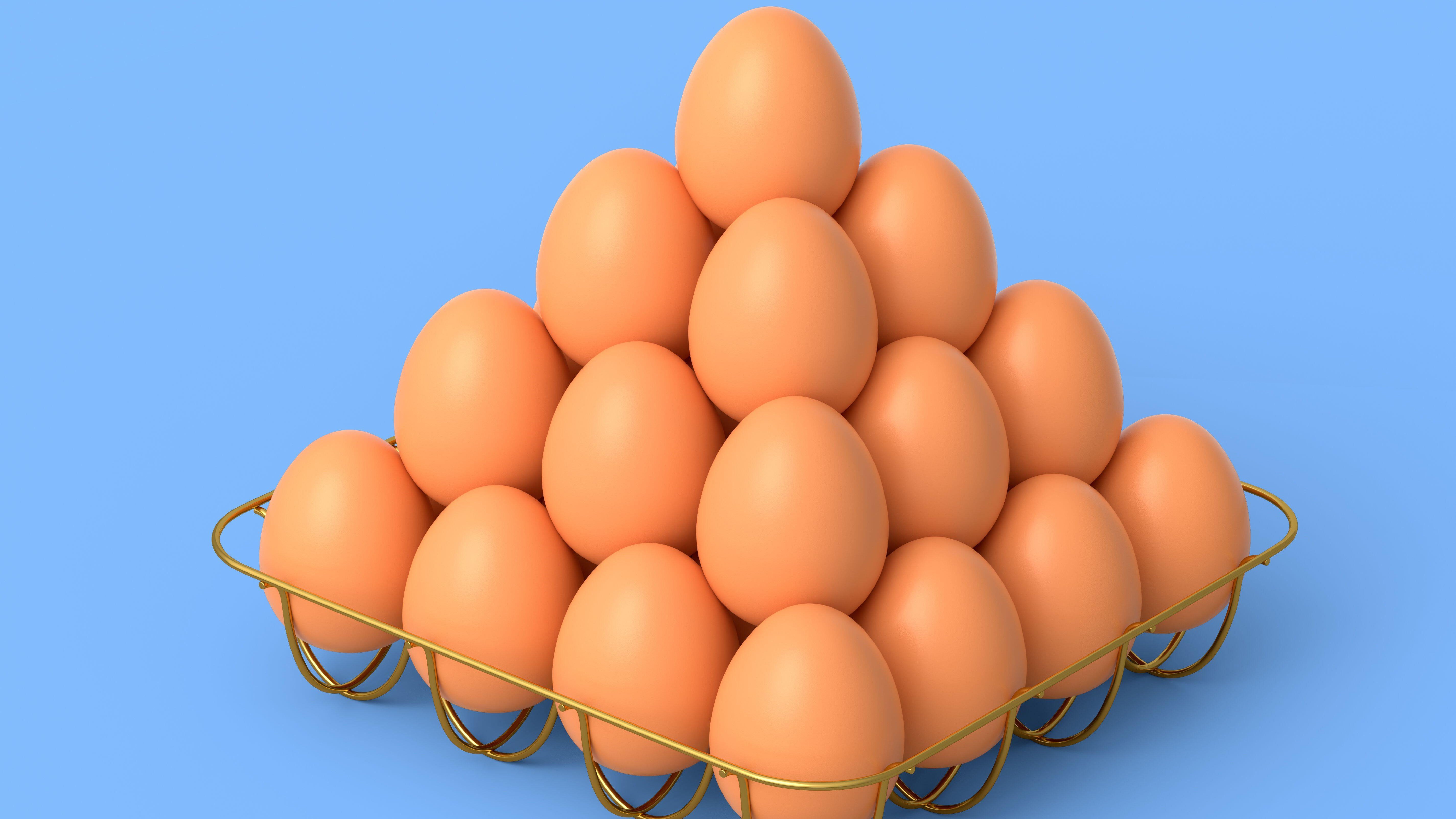 Сколько яиц в лотке. Лоток для яиц. 50 Яиц. Сколько в коробке яиц куриных с фабрики.