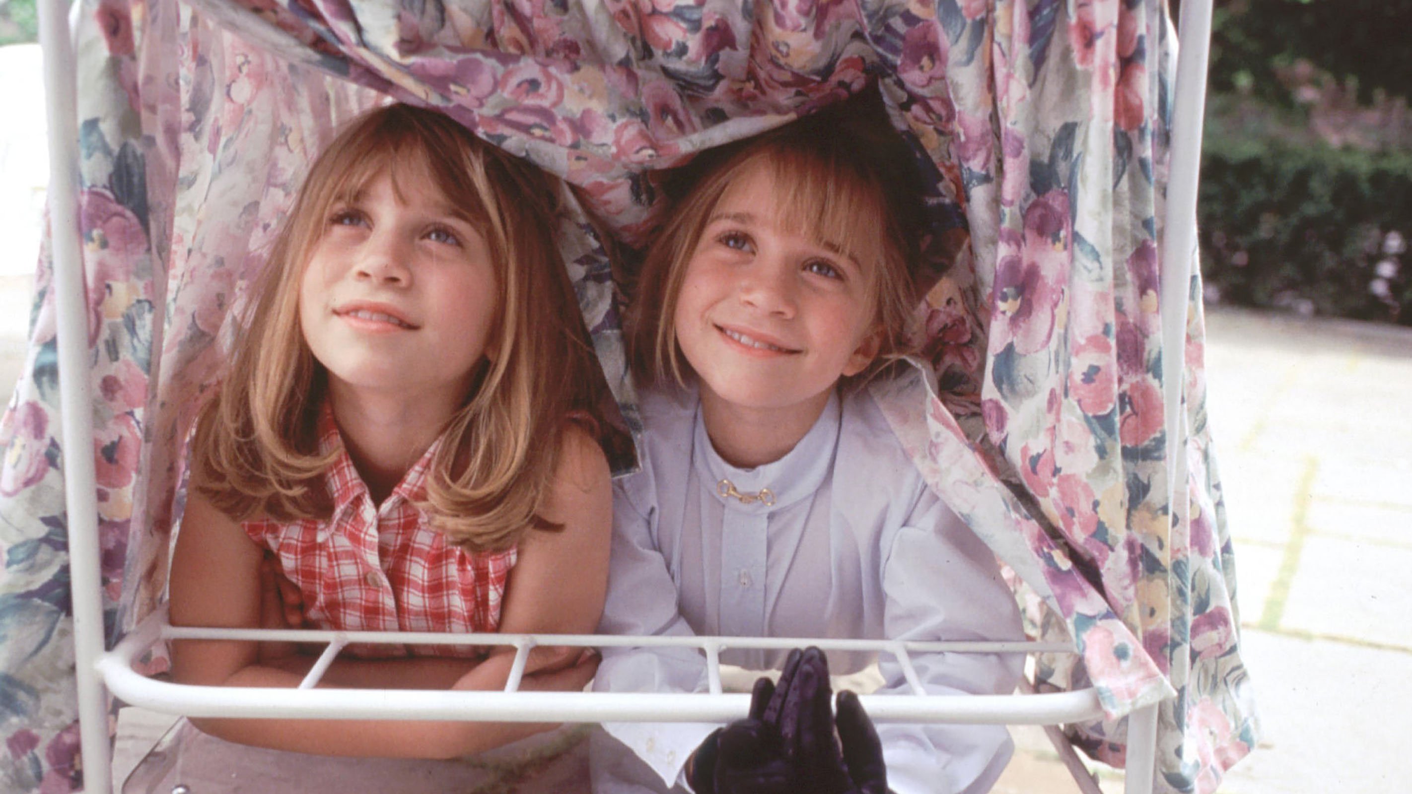 Как сейчас выглядят актрисы-близняшки из фильма «Двое: я и моя тень»